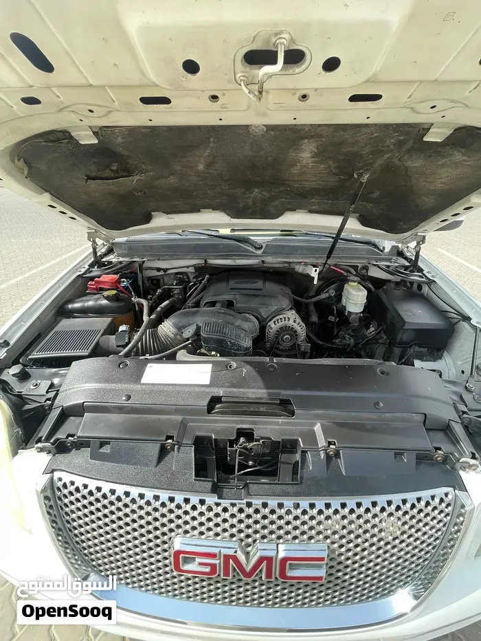 GMC Yukon Denali 2012 photo 3