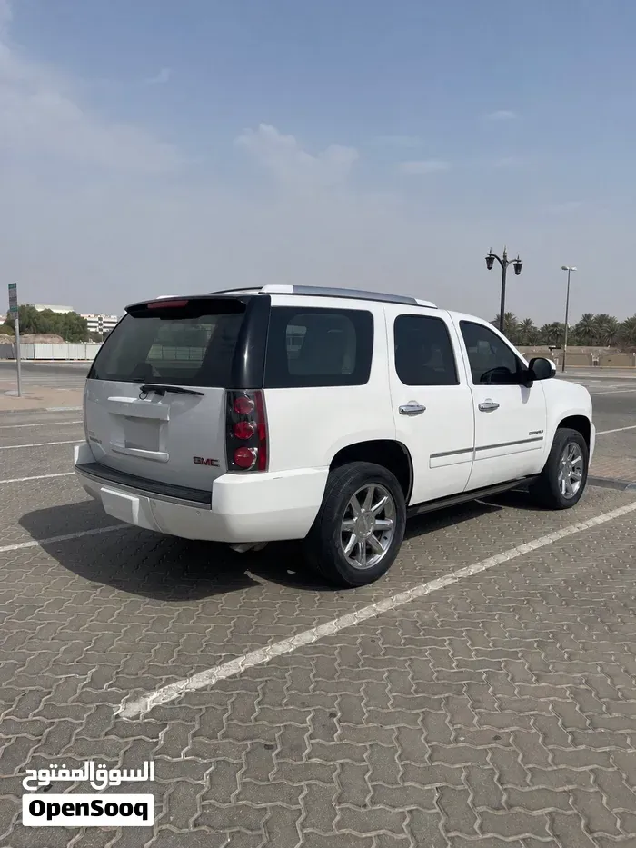 GMC Yukon Denali 2012 photo 4