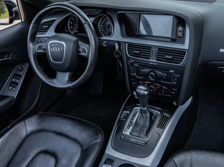 Audi A5 2012 photo 2