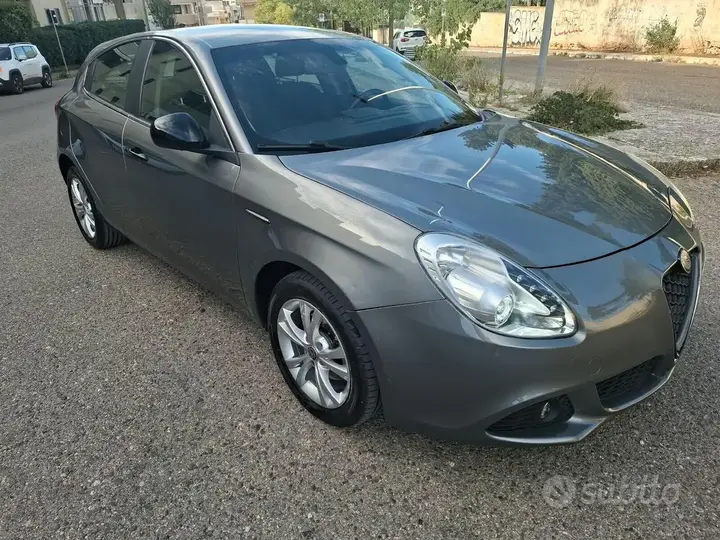 Alfa Romeo Giulietta 2012 photo 2