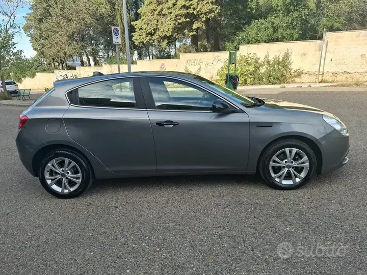 Alfa Romeo Giulietta 2012 photo 4