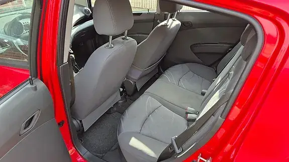 Chevrolet Spark 2011 photo 4
