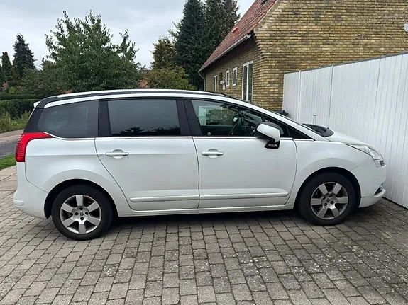 Peugeot 5008 2010 photo 2