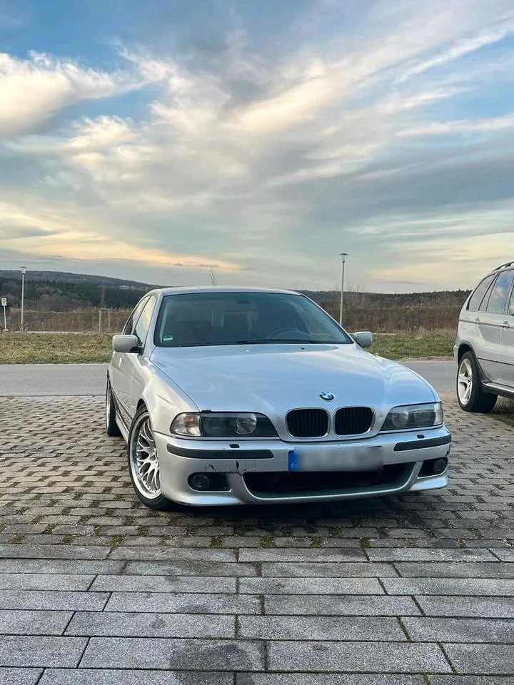BMW E39 528I