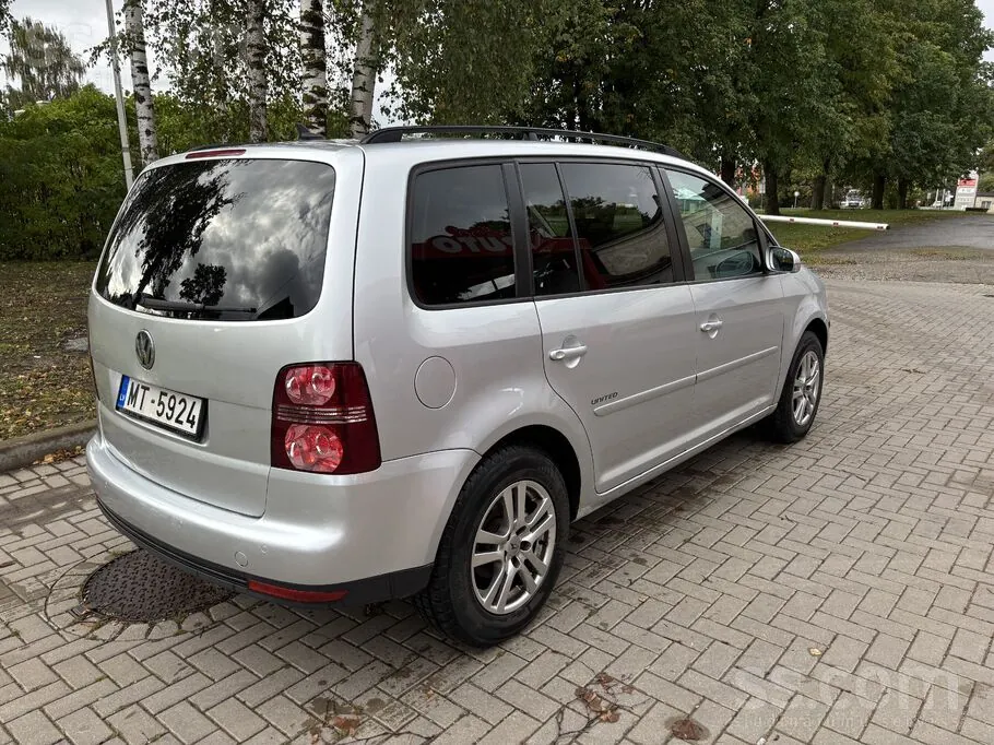 Volkswagen Touran 2008 photo 2