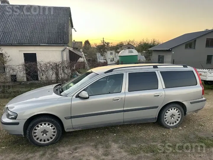 Volvo V70 2000 photo 2
