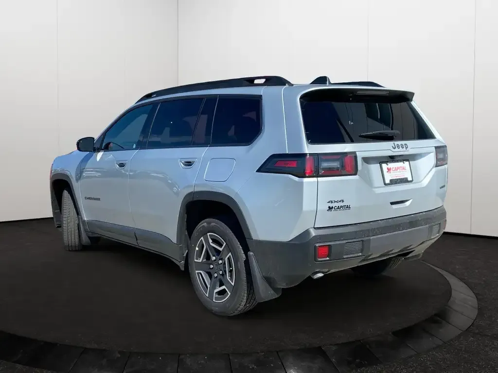 Jeep Cherokee 2026 photo 4