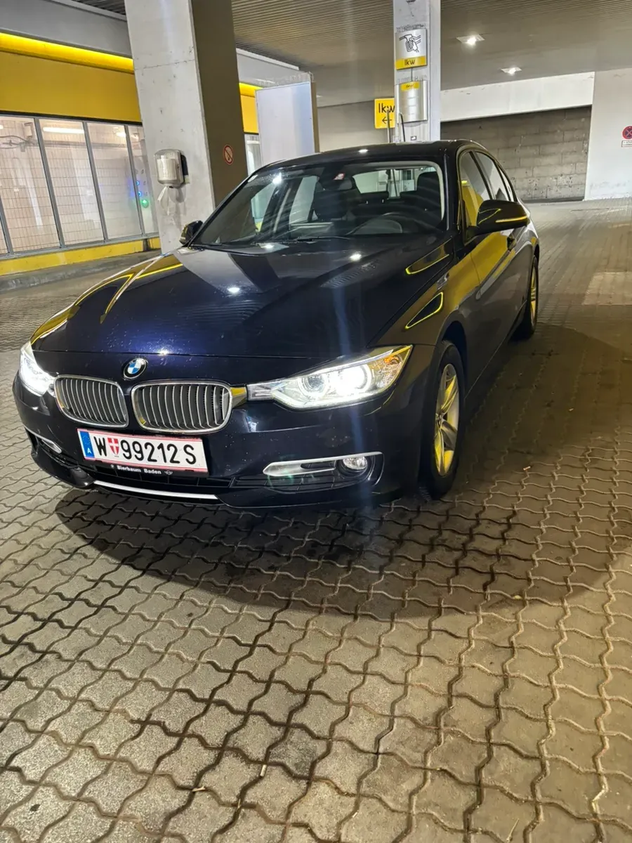 BMW 3 Series 2012 photo 2