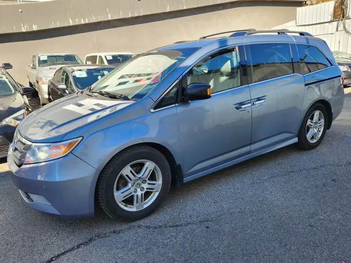 Honda Odyssey 2011 photo 2