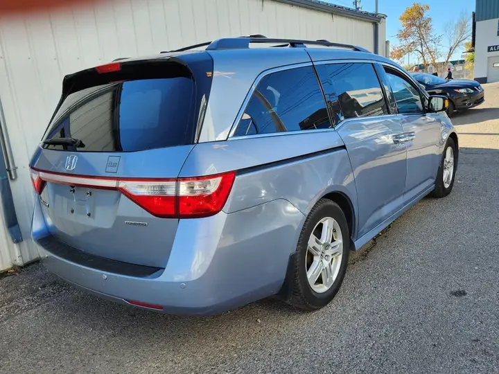 Honda Odyssey 2011 photo 3
