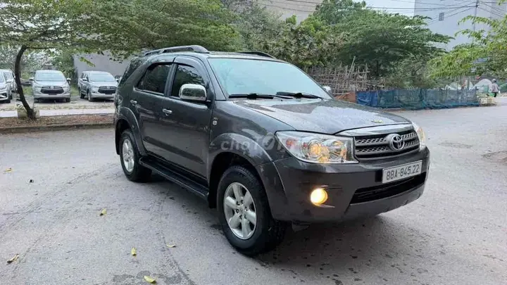 Toyota Fortuner 2009 photo 2