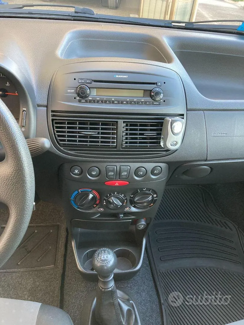 Fiat Punto 2005 photo 3