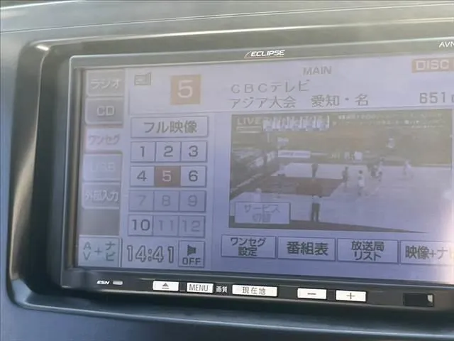 Toyota Prius Alpha 2011 photo 5