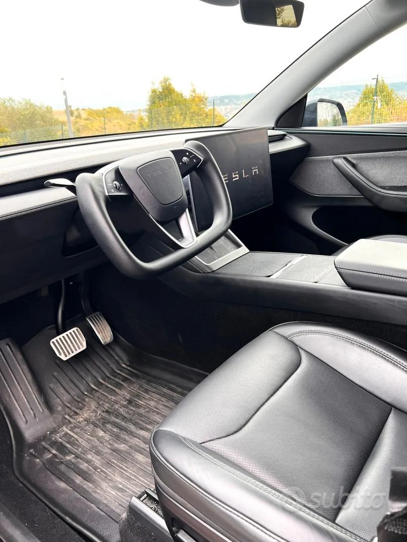 Tesla Model Y 2025 photo 5