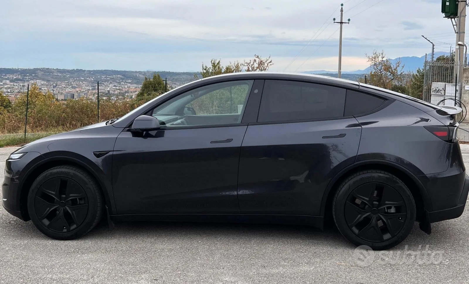 Tesla Model Y 2025 photo 3