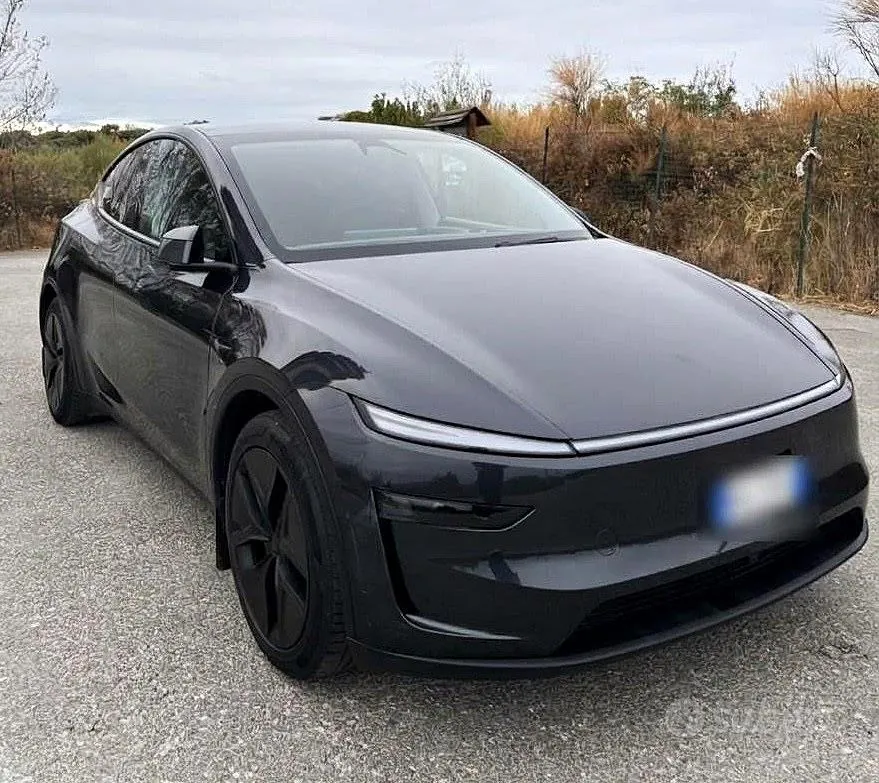 Tesla Model Y 2025 photo 2