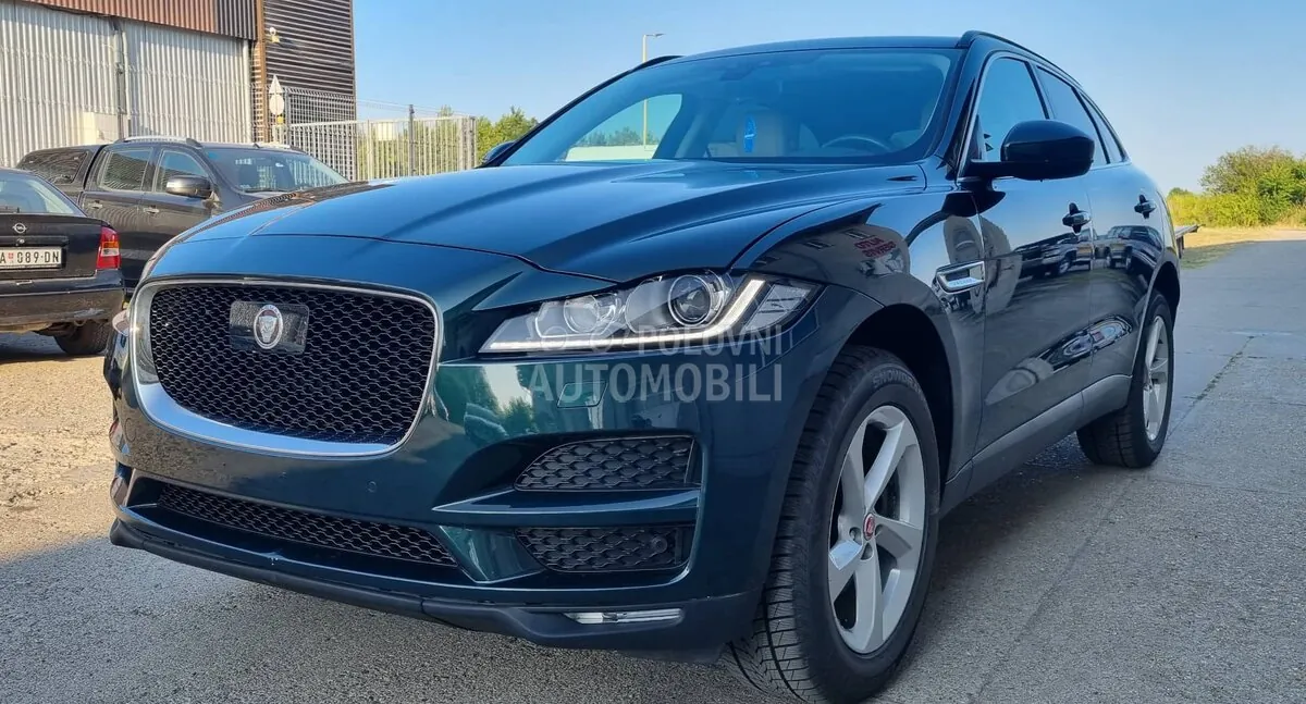 Jaguar F-Pace 2017 photo 2