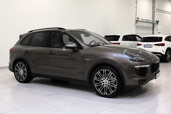 Porsche Cayenne S 2016 photo 2