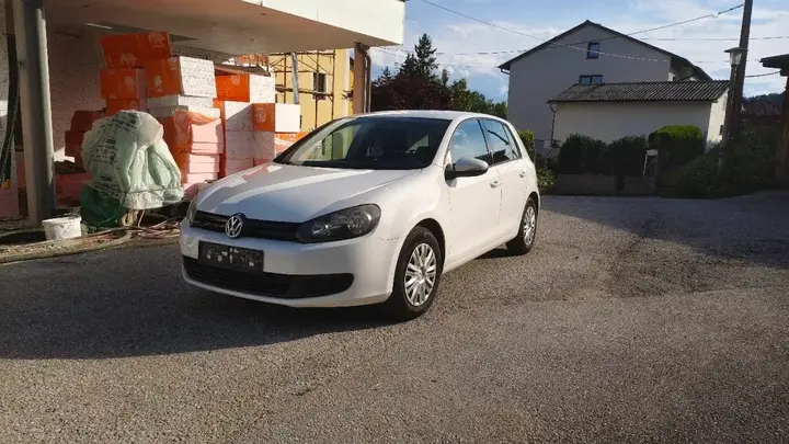 Volkswagen Golf 2010 photo 2