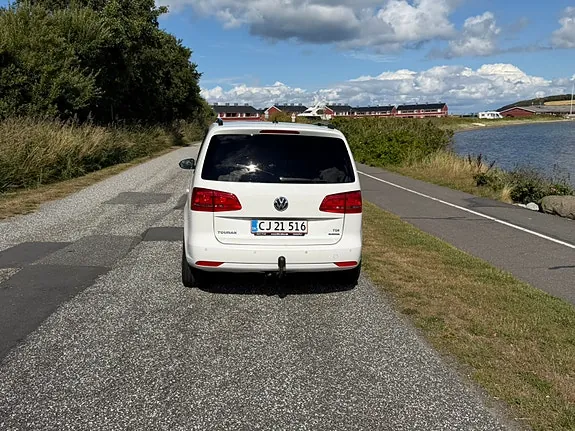Volkswagen Touran 2014 photo 2