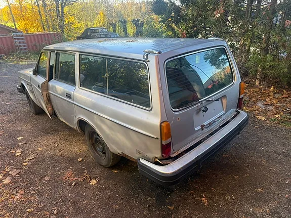 Volvo 240 1980 photo 3