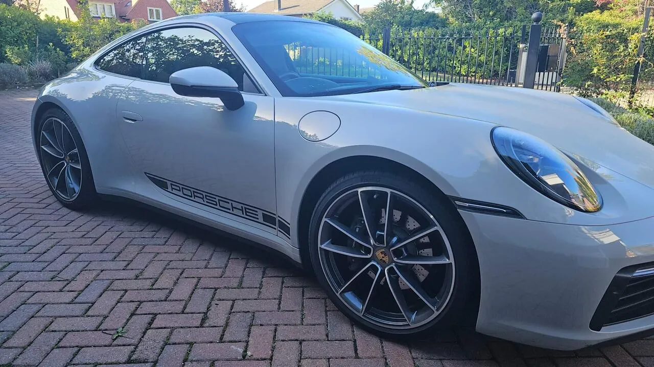 Porsche 911 2020 photo 2