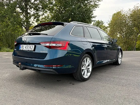 Skoda Superb 2019 photo 5