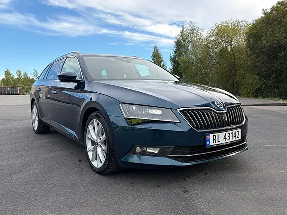 Skoda Superb 2019 photo 2