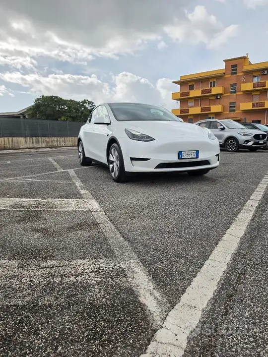 Tesla Model Y 2024 photo 4