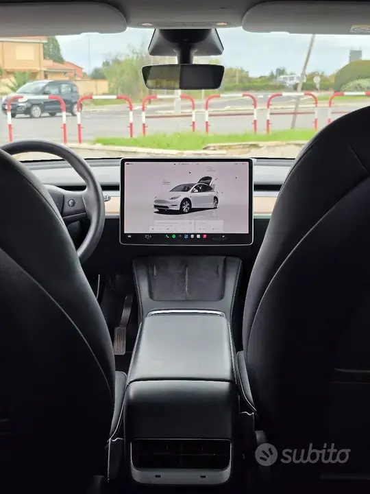 Tesla Model Y 2024 photo 3