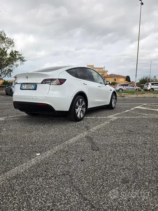 Tesla Model Y 2024 photo 5