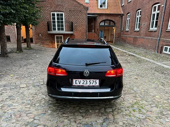 Volkswagen Passat 2012 photo 4