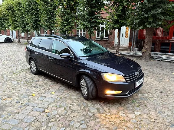 Volkswagen Passat 2012 photo 2