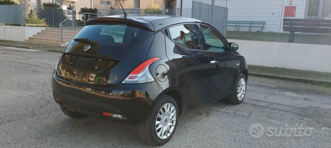 Lancia Ypsilon 2012 photo 2