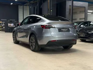 Tesla Model Y 2024 photo 2