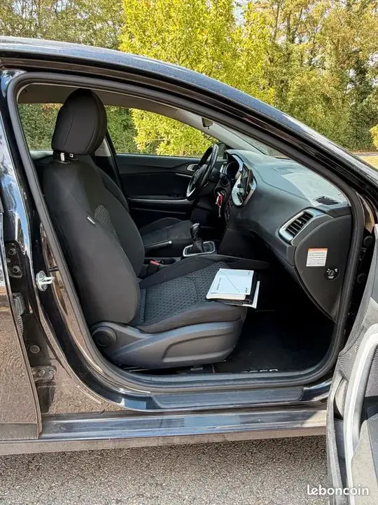 Kia Ceed 2023 photo 3