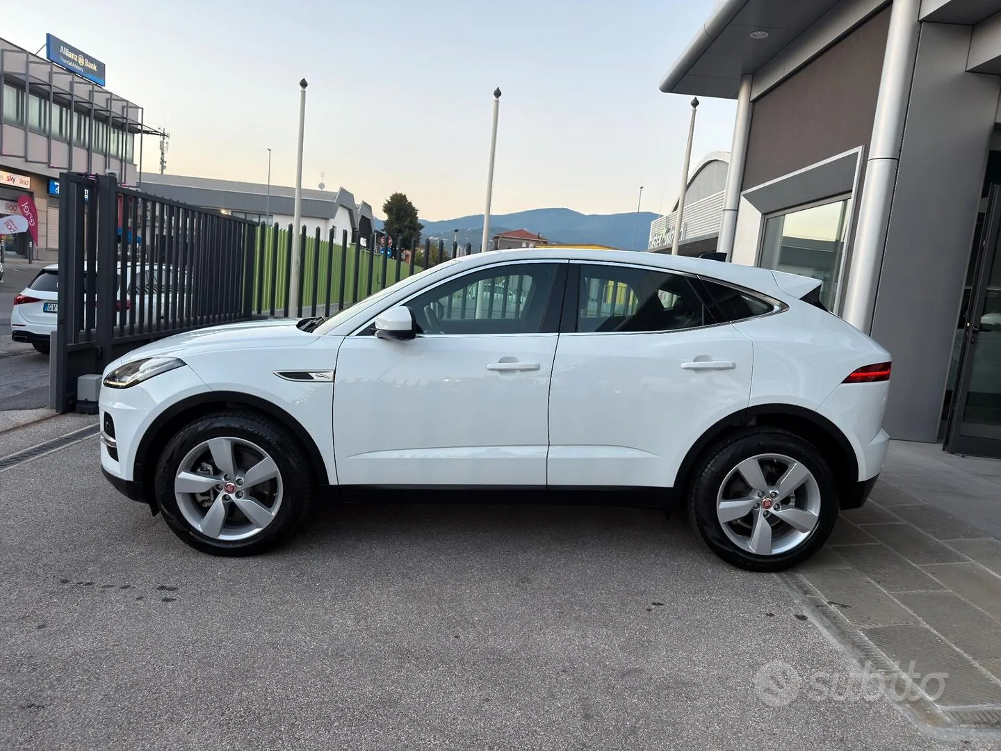 Jaguar E-Pace 2021 photo 4