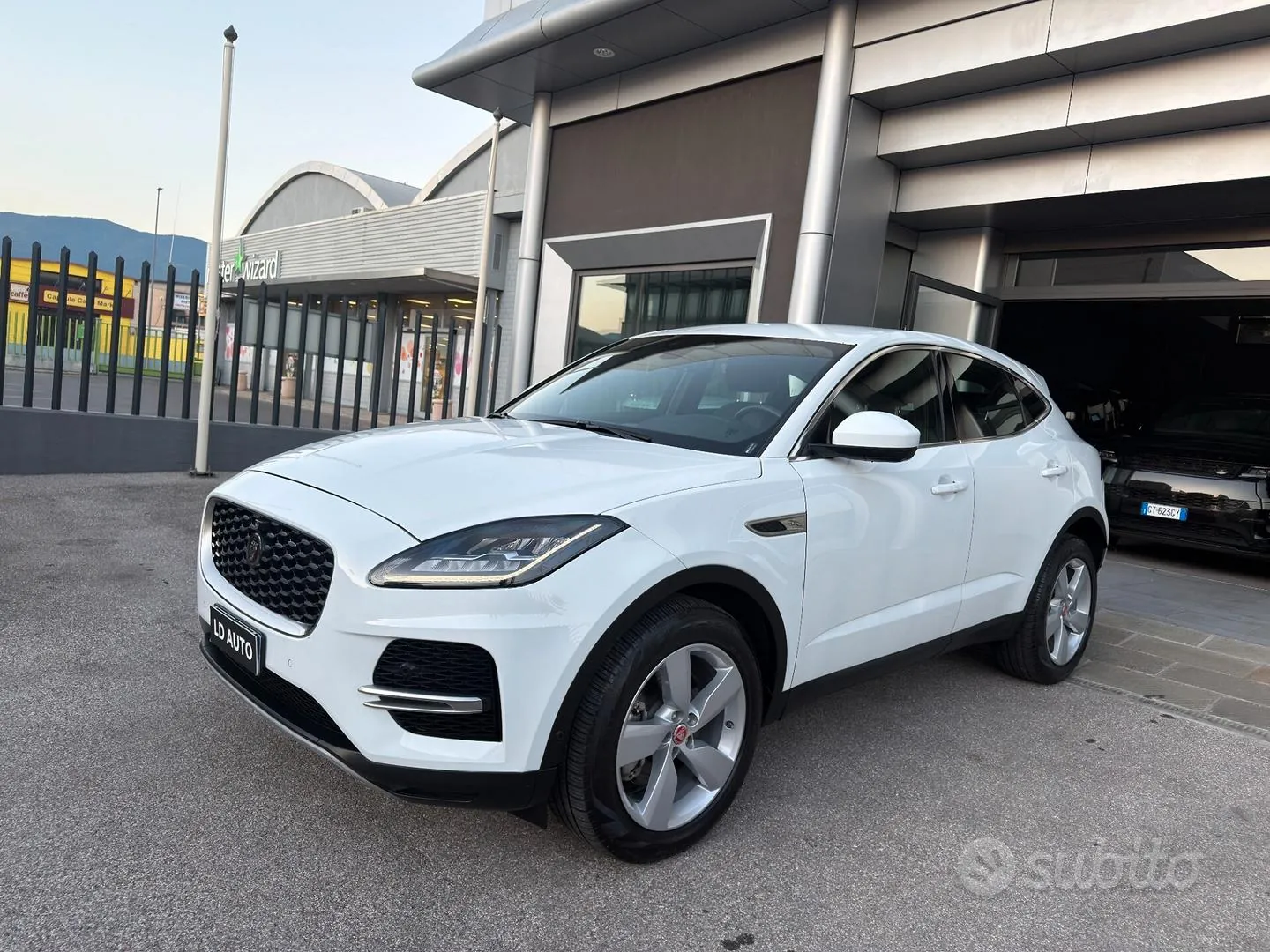 Jaguar E-Pace 2021 photo 3