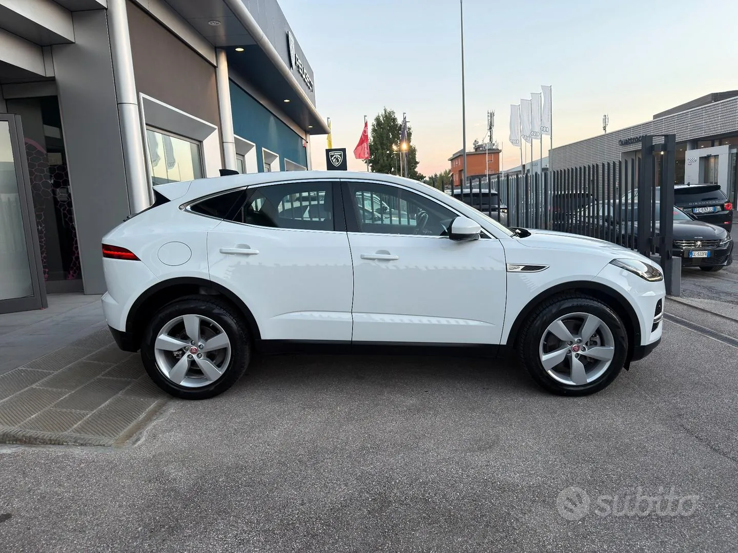 Jaguar E-Pace 2021 photo 5