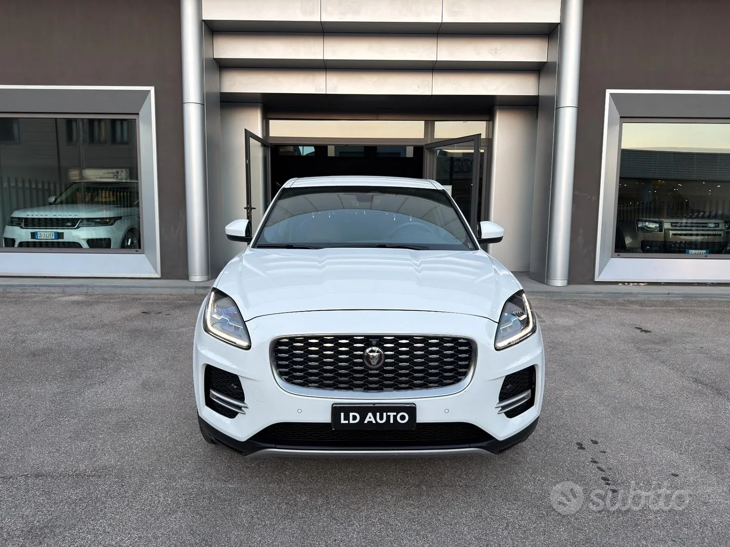 Jaguar E-Pace 2021 photo 2