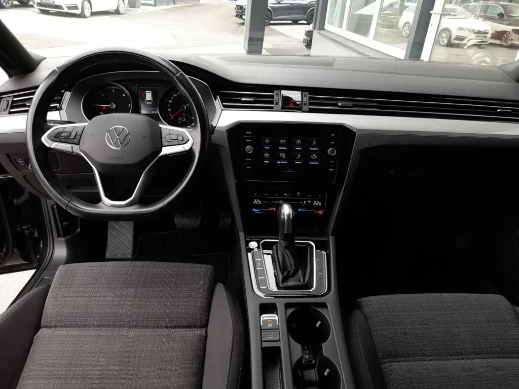 Volkswagen Passat 2022 photo 3