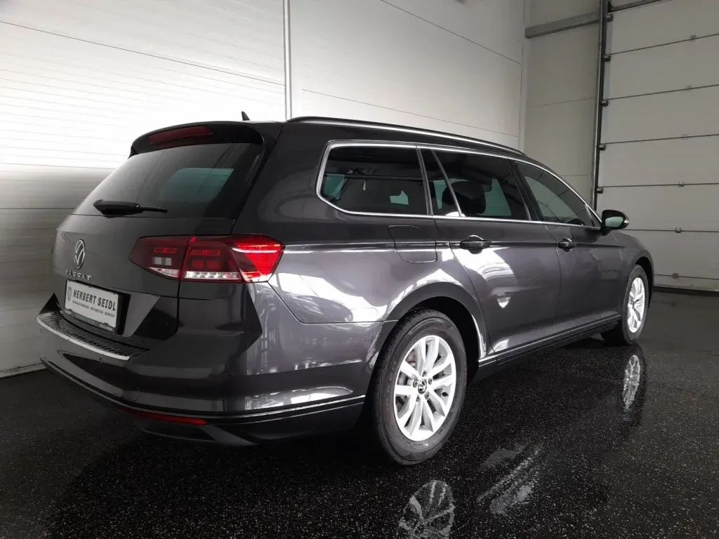Volkswagen Passat 2022 photo 2