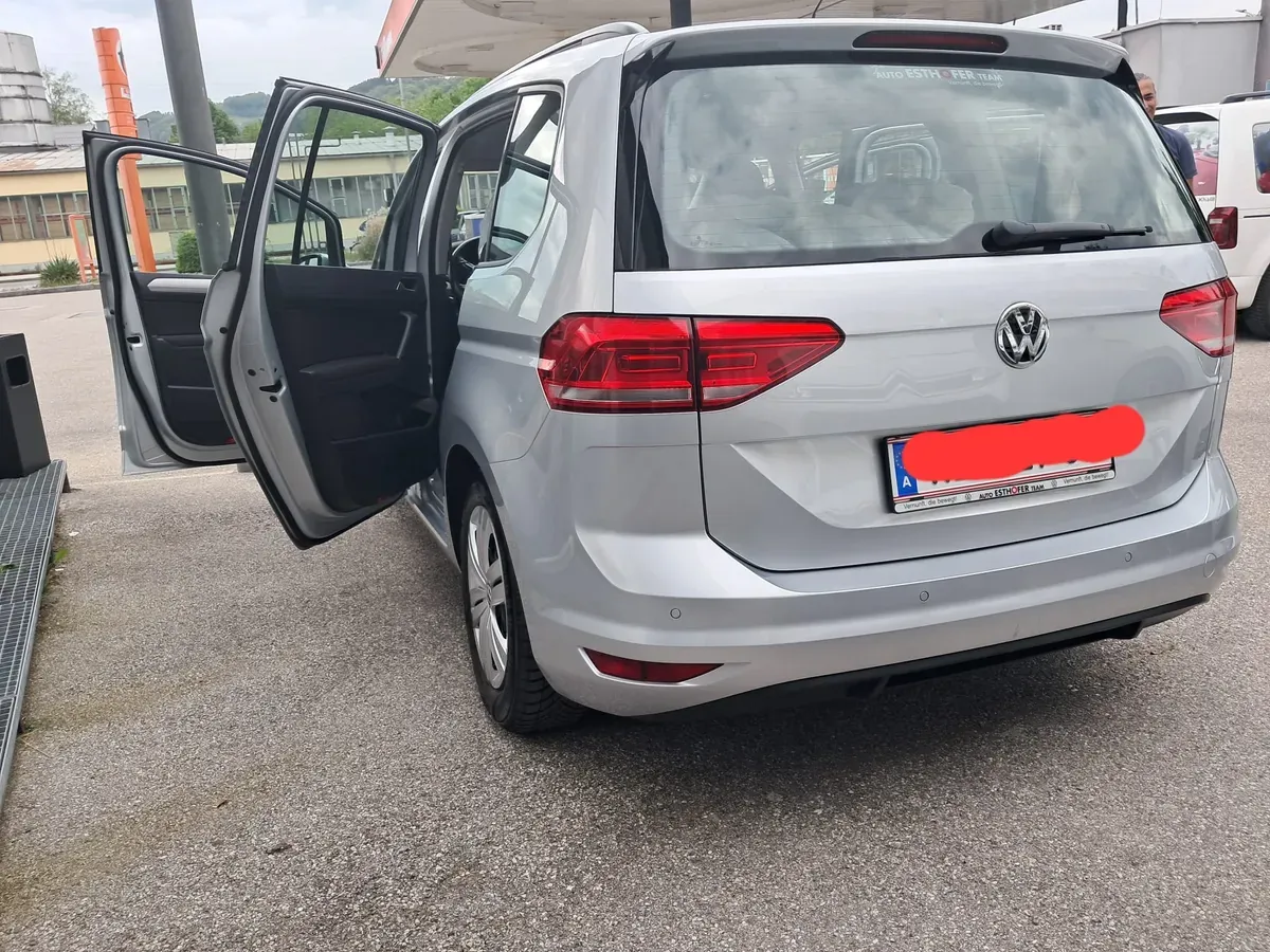 Volkswagen Touran 2018 photo 2