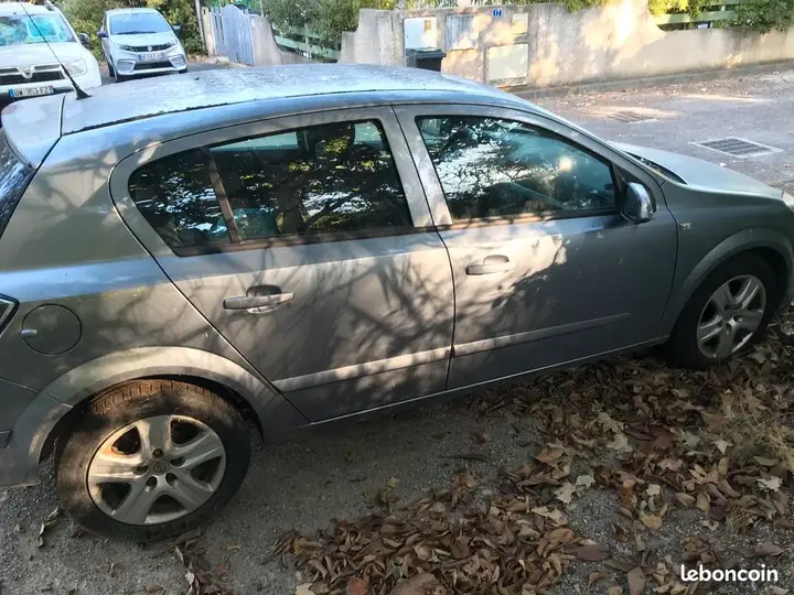 Opel Astra 2009 photo 2