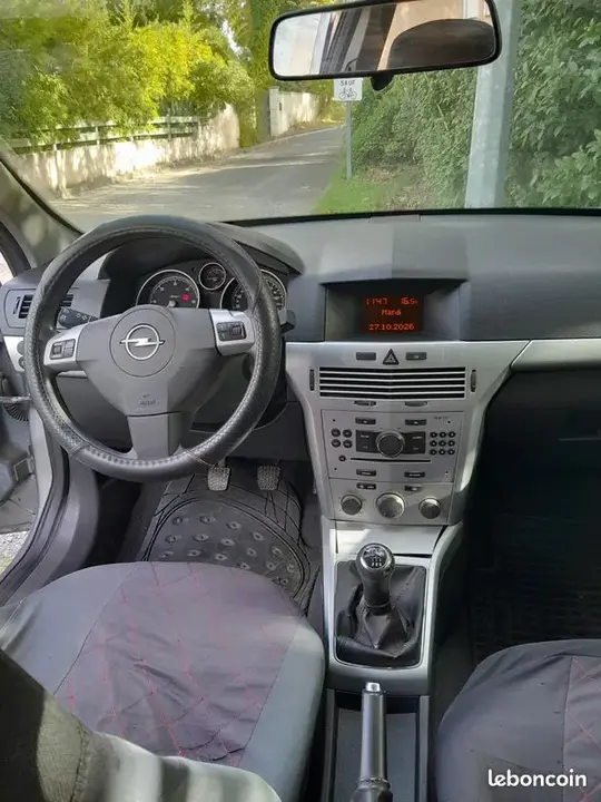 Opel Astra 2009 photo 3
