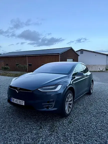 Tesla Model X 2017 photo 2