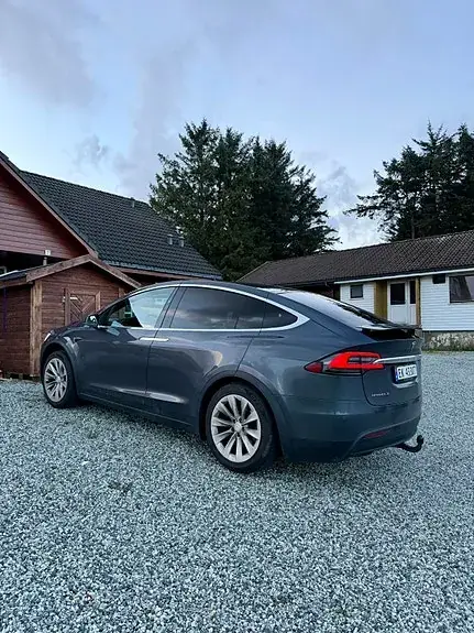 Tesla Model X 2017 photo 3