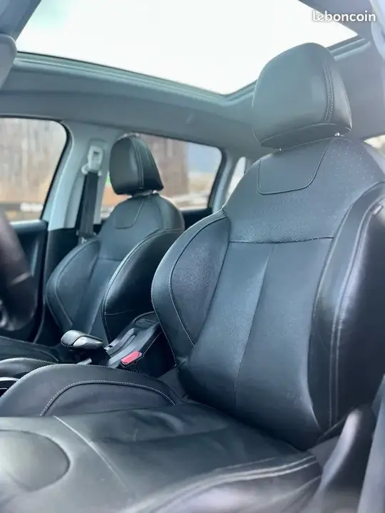 Peugeot 2008 2015 photo 3