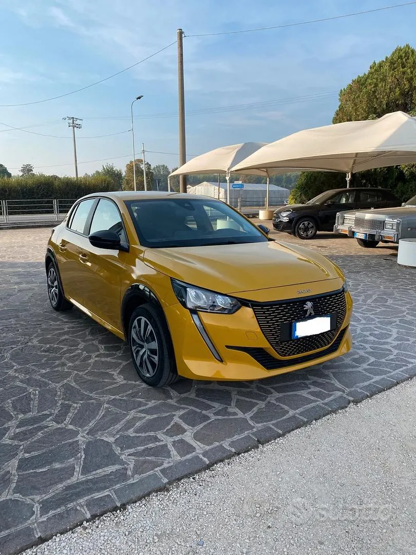 Peugeot E-208 2023 photo 2