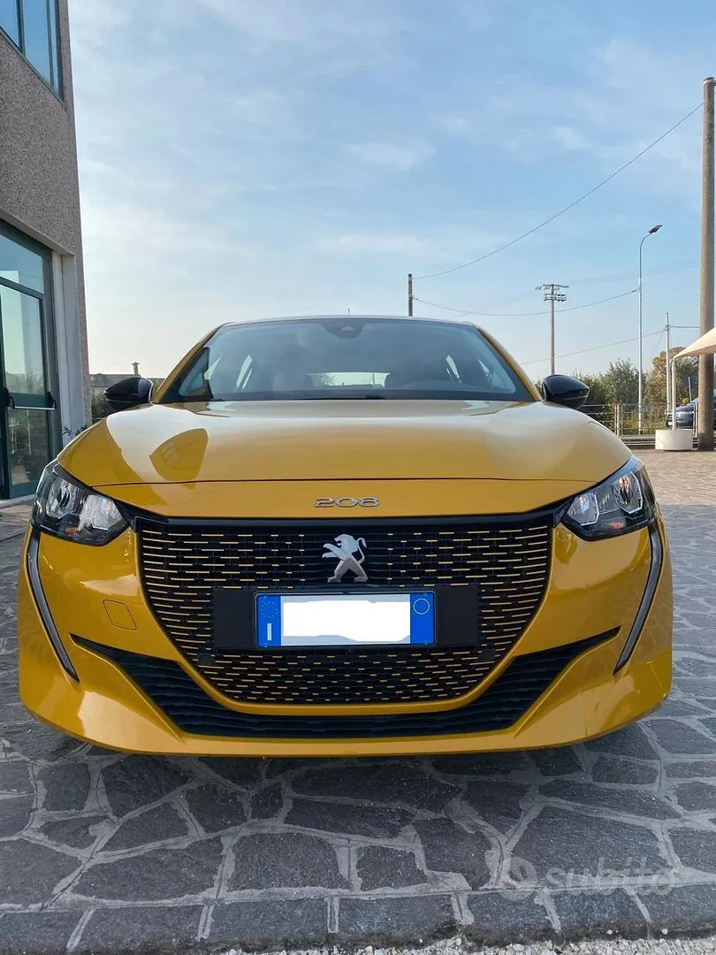 Peugeot E-208